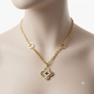 CLOVER CHAIN PENDANT